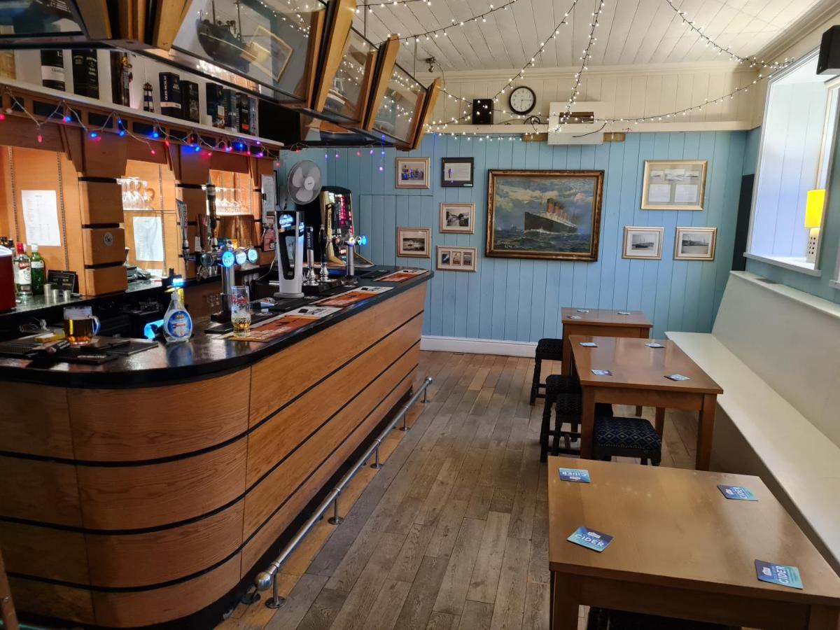 The Hope And Anchor Hotel Goodwick Exterior foto