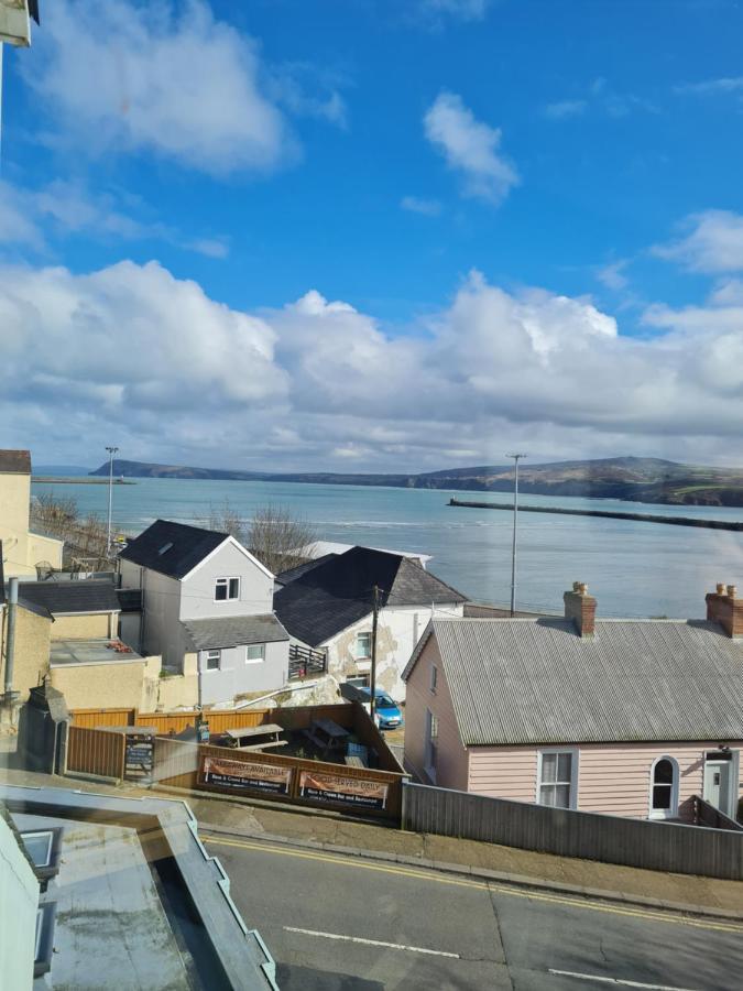 The Hope And Anchor Hotel Goodwick Exterior foto